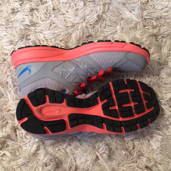 Women’s Nike shoes - Picture 3 of 3